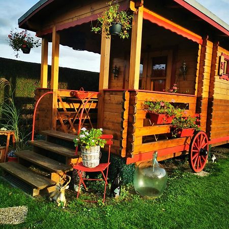 Bed and Breakfast Roulotte La Passe Pierre à Pendé Extérieur photo